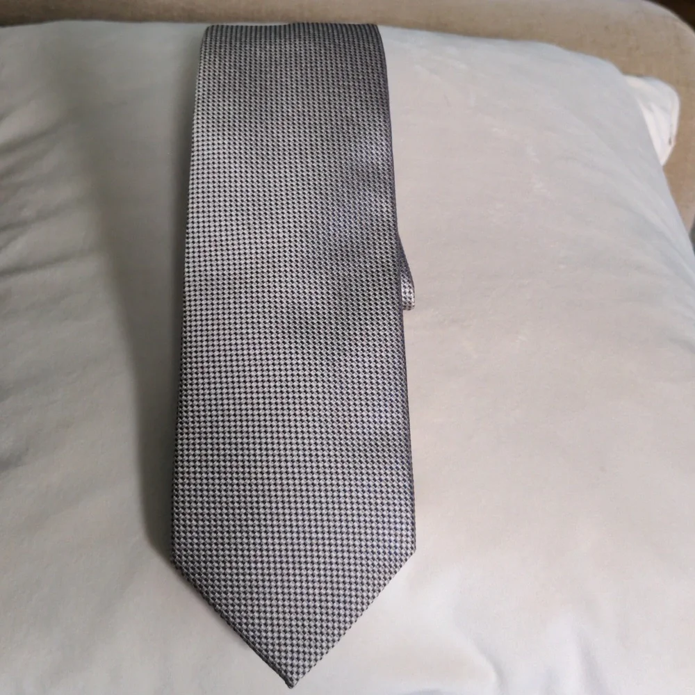 New 100% Silk Italian Made IMANI Uomo Gray Houndstooth Silk Tie, Handmade